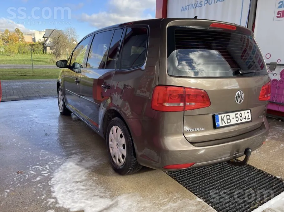 Volkswagen Touran 2011 photo 5