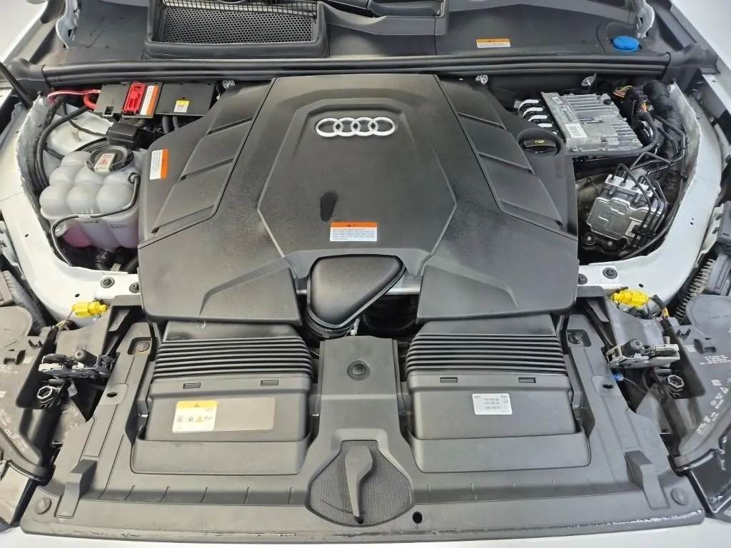 Audi Q7 2023 photo 5