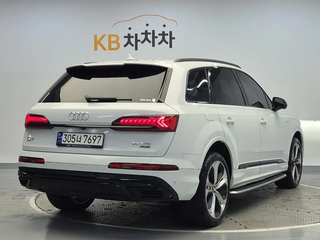 Audi Q7 2023 photo 3