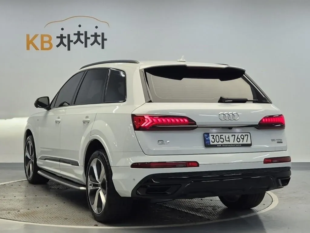 Audi Q7 2023 photo 2
