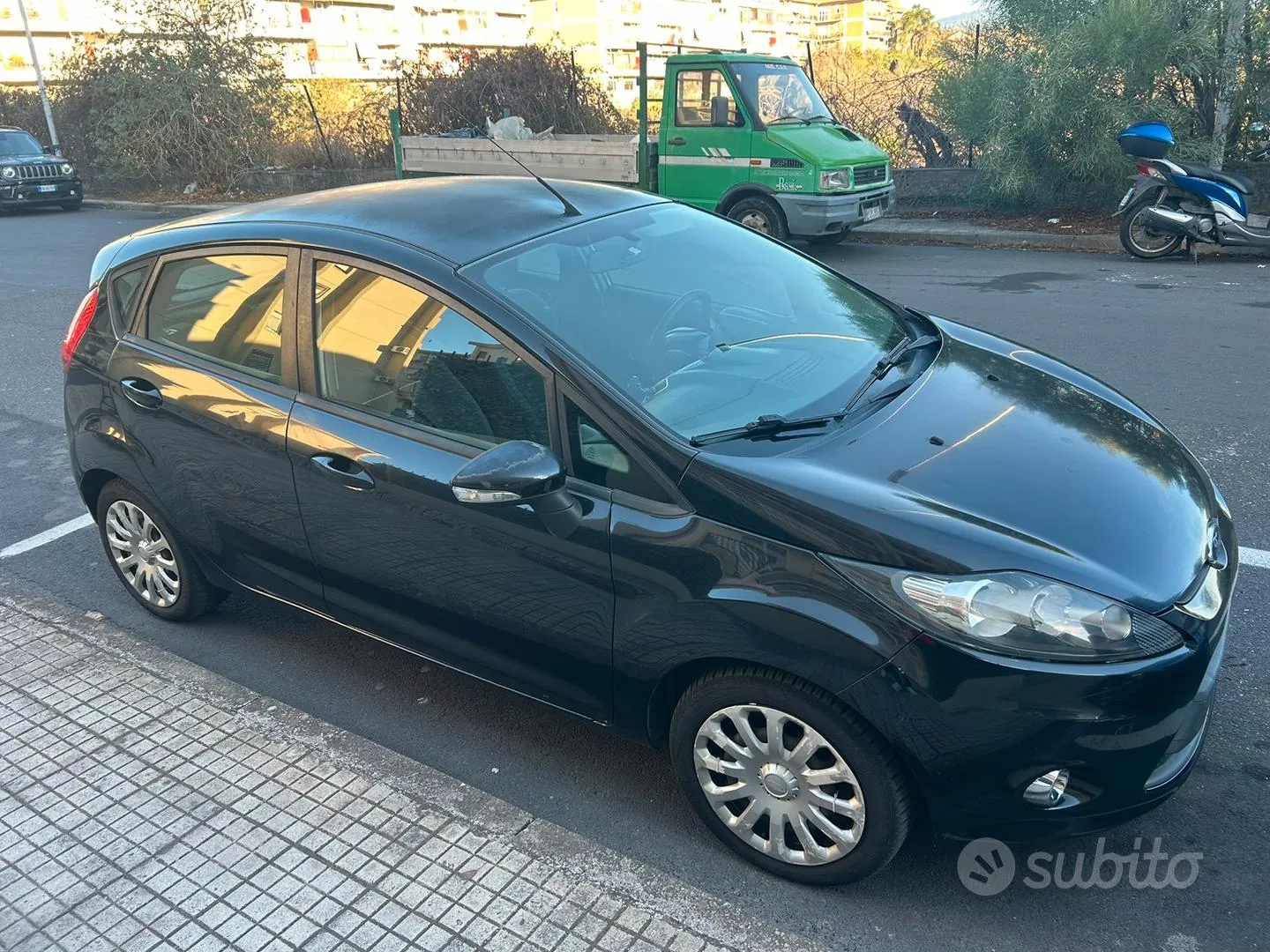 Ford Fiesta 2012 photo 2