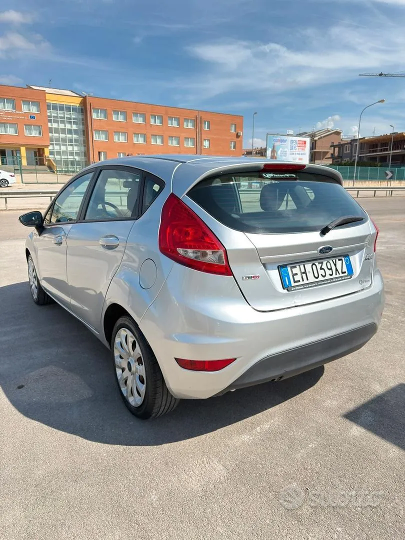 Ford Fiesta 2011 photo 4