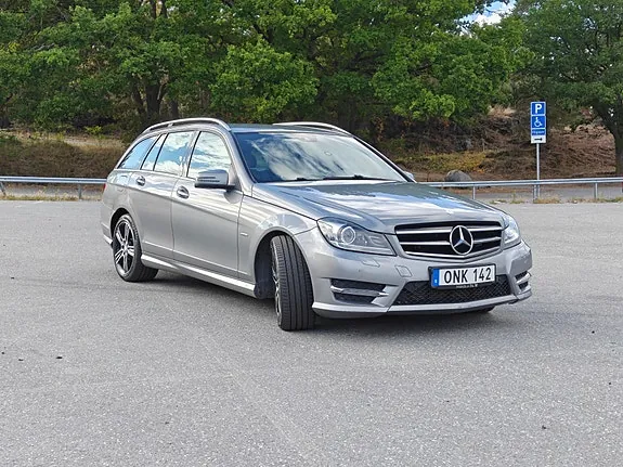 Mercedes-Benz C220 2014 photo 2