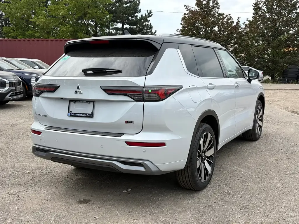 Mitsubishi Outlander 2026 photo 3