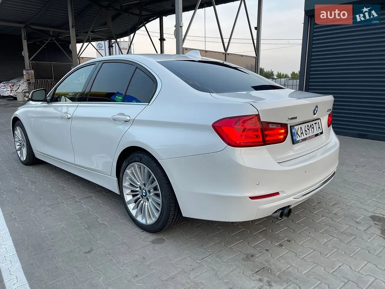 BMW 3 Series 2012 photo 3