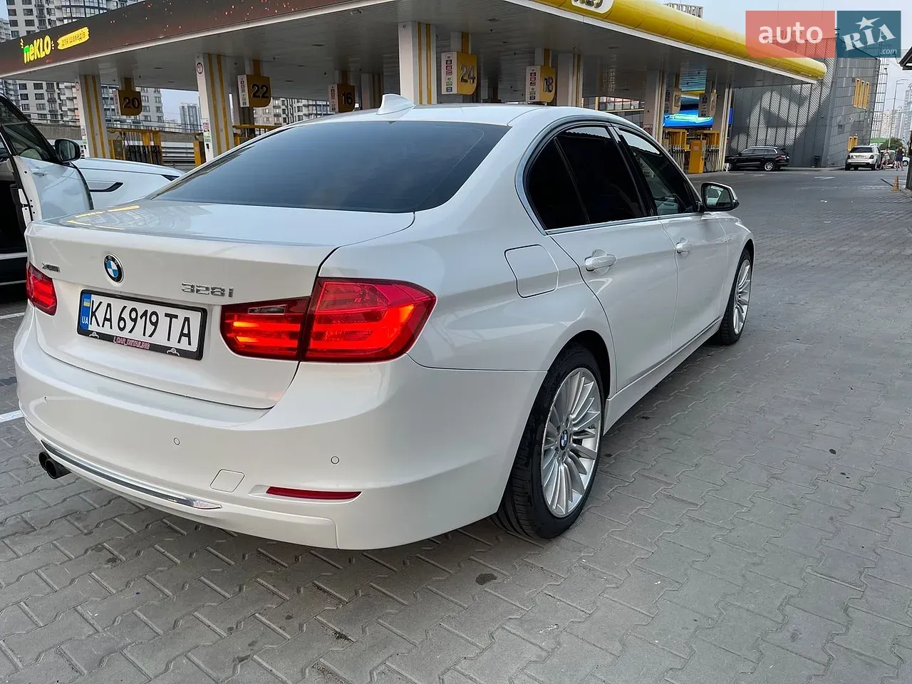 BMW 3 Series 2012 photo 4