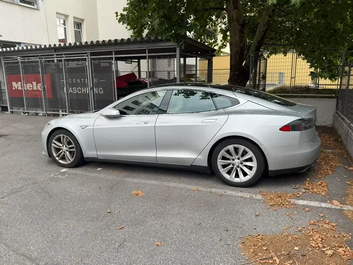 Tesla Model S 2016 photo 2