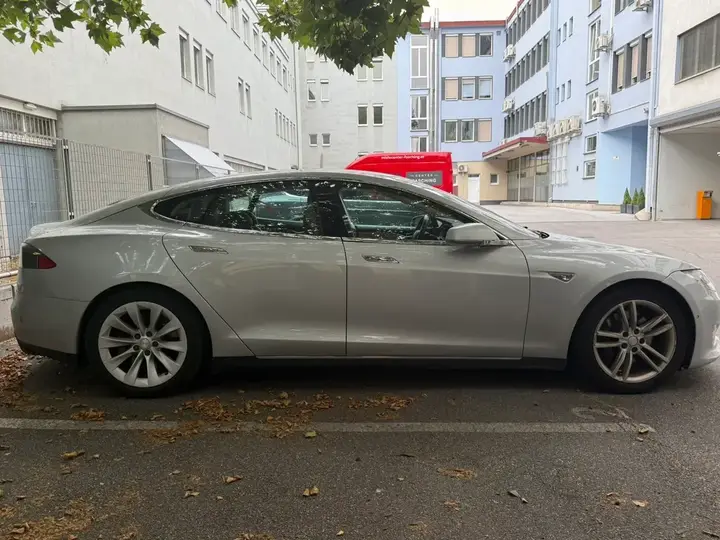 Tesla Model S 2016 photo 3