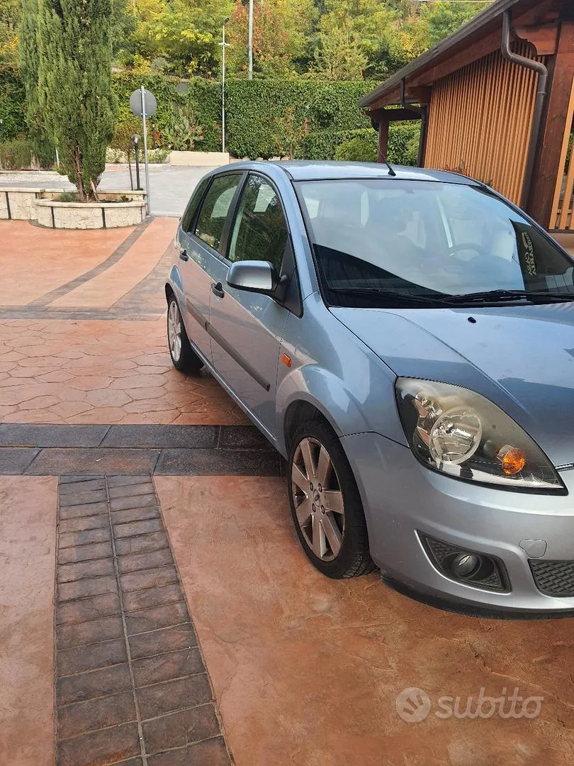 Ford Fiesta 2005 photo 4