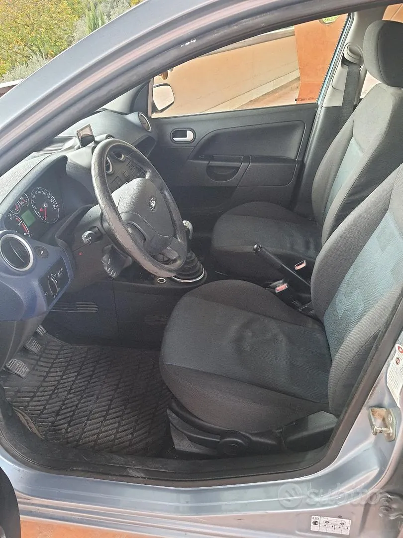 Ford Fiesta 2005 photo 5