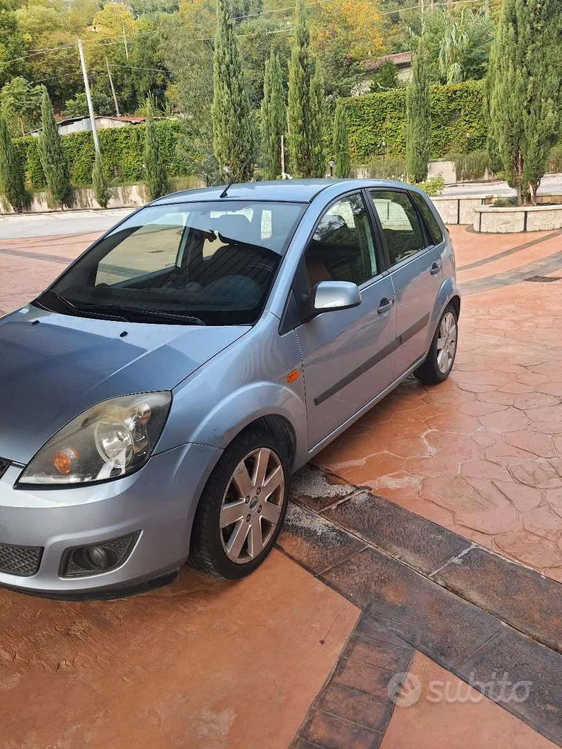 Ford Fiesta 2005 photo 3