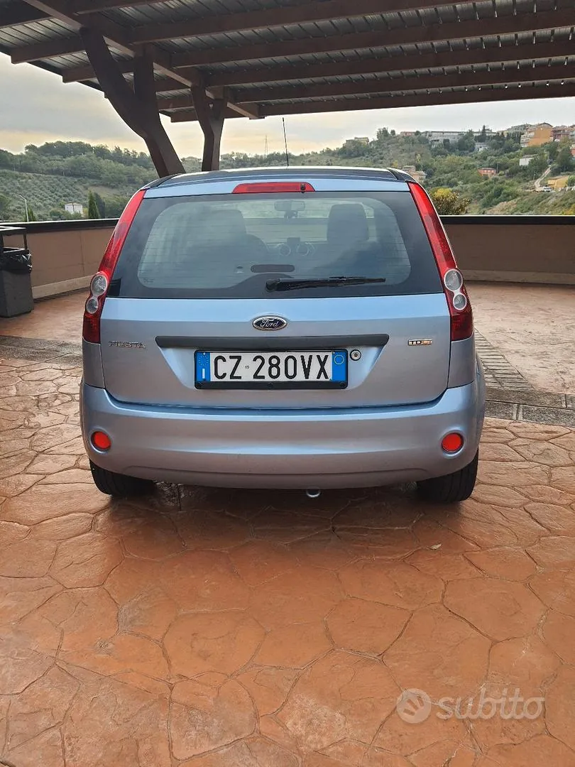 Ford Fiesta 2005 photo 2