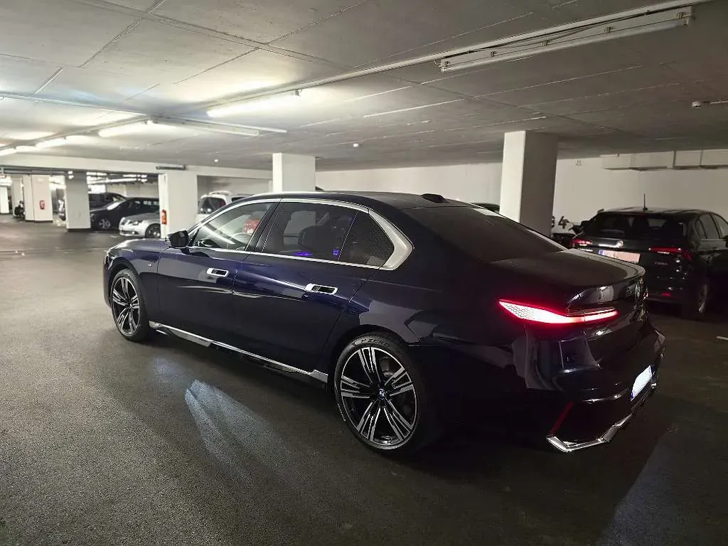 BMW I7 2022 photo 3