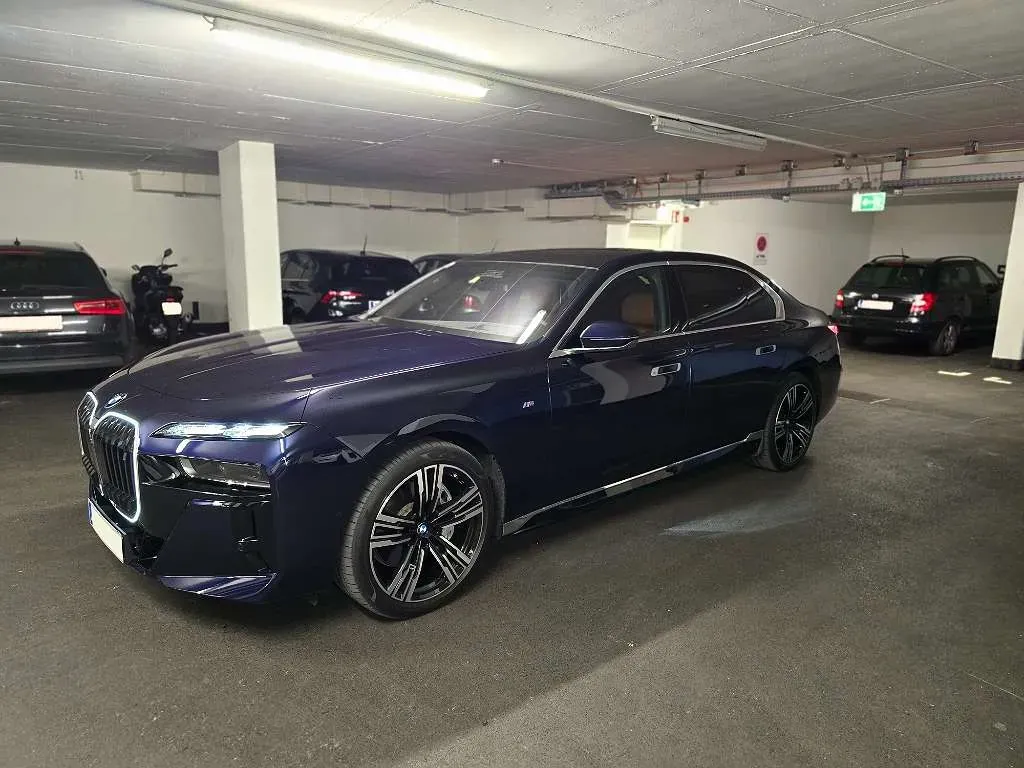 BMW I7 2022 photo 2