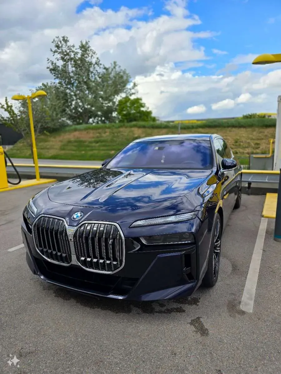 BMW I7