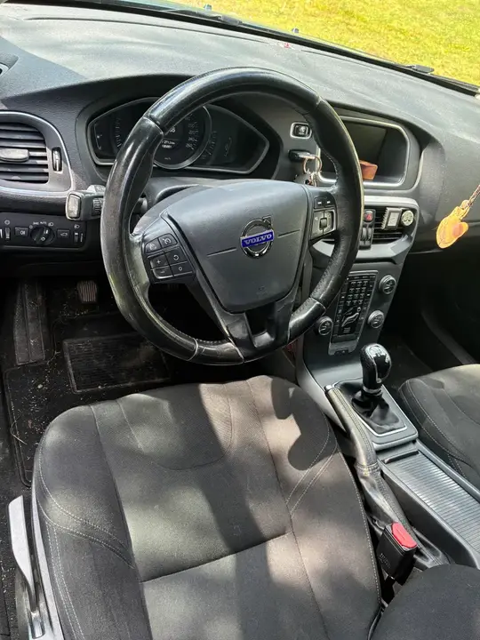 Volvo V40 2012 photo 3