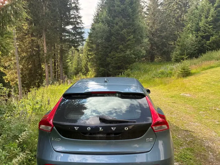 Volvo V40 2012 photo 2