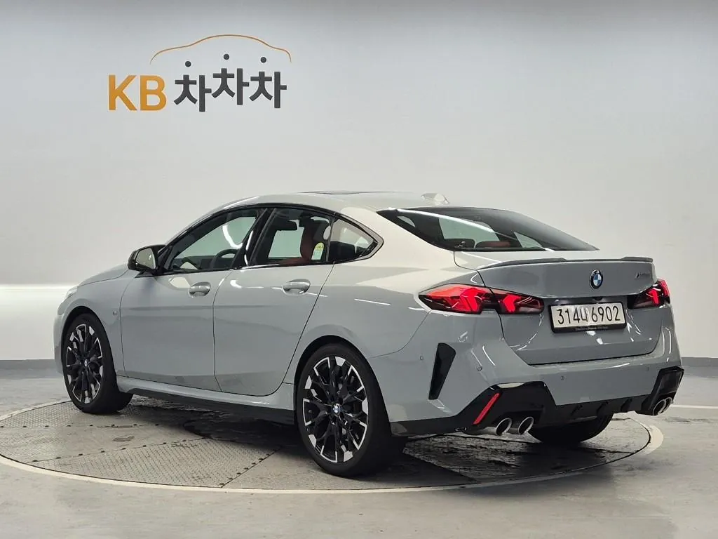 BMW 2 Series 2025 photo 2