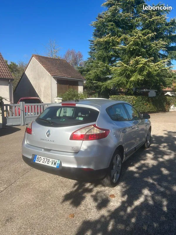 Renault Megane 2010 photo 2