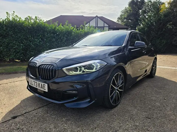 BMW 1 Series 2023 photo 2