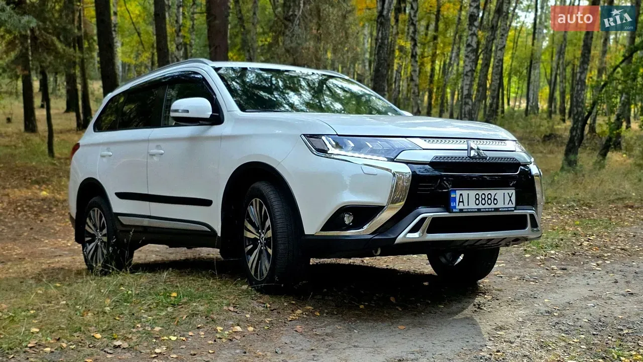 Mitsubishi Outlander 2022 photo 2
