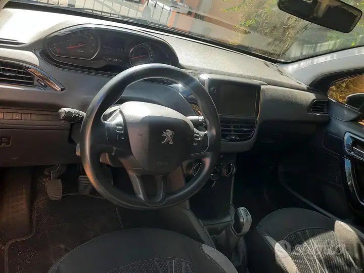 Peugeot 208 2012 photo 5