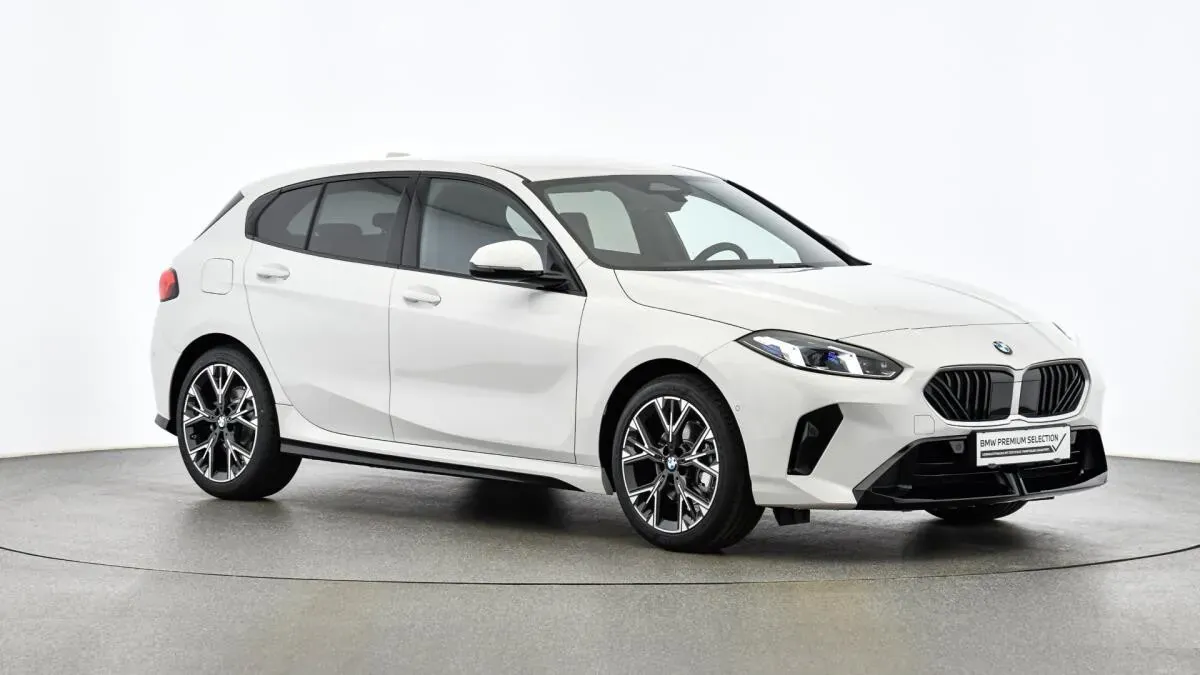 BMW 1 Series 2025 photo 3