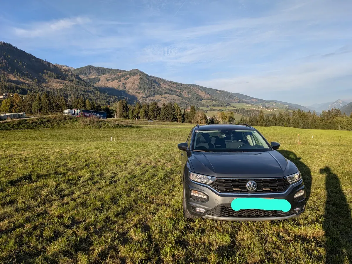 Volkswagen T-Roc 2019 photo 2