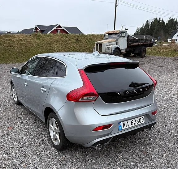 Volvo V40 2013 photo 2