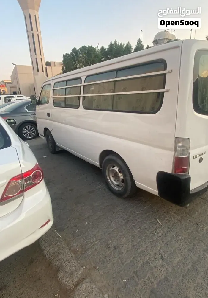 Nissan Urvan 2011 photo 3