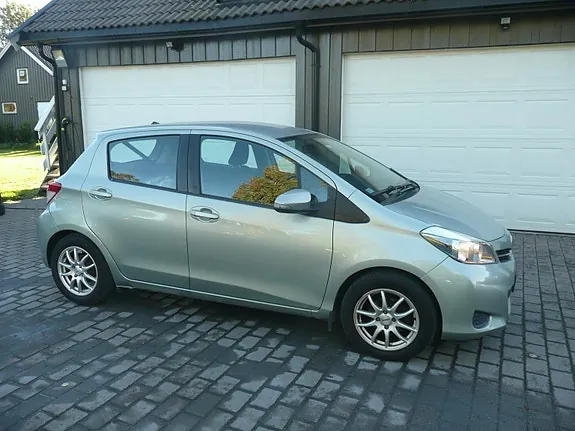 Toyota Yaris 2012 photo 3