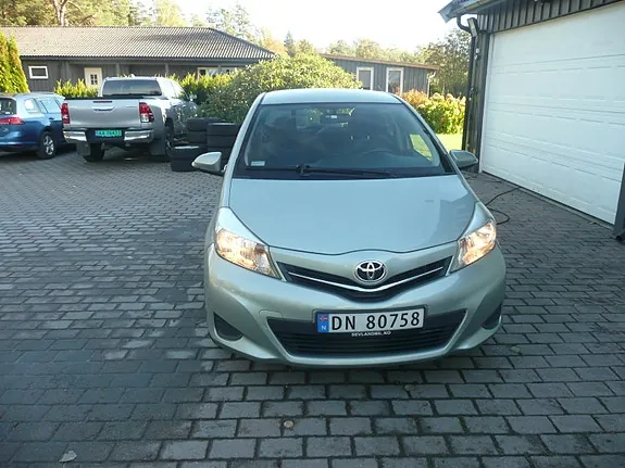 Toyota Yaris 2012 photo 4