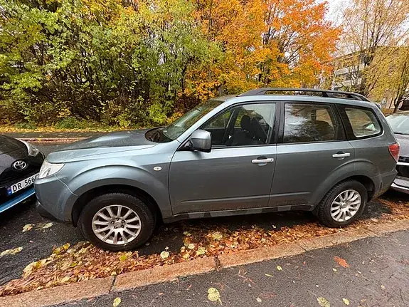 Subaru Forester 2010 photo 2