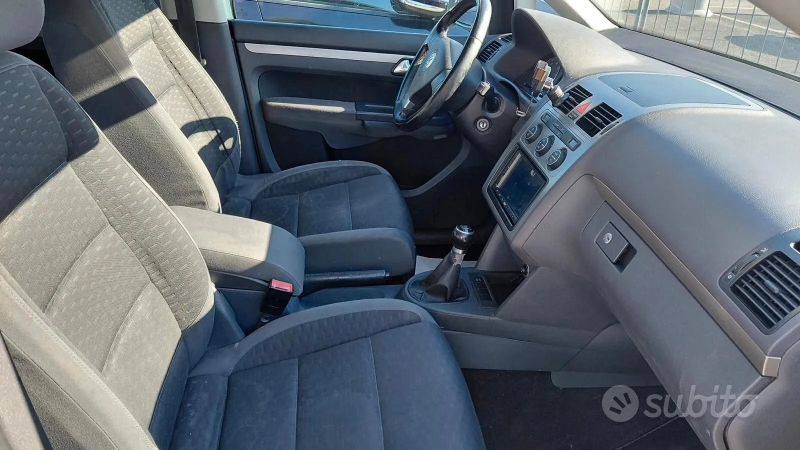 Volkswagen Touran 2008 photo 2