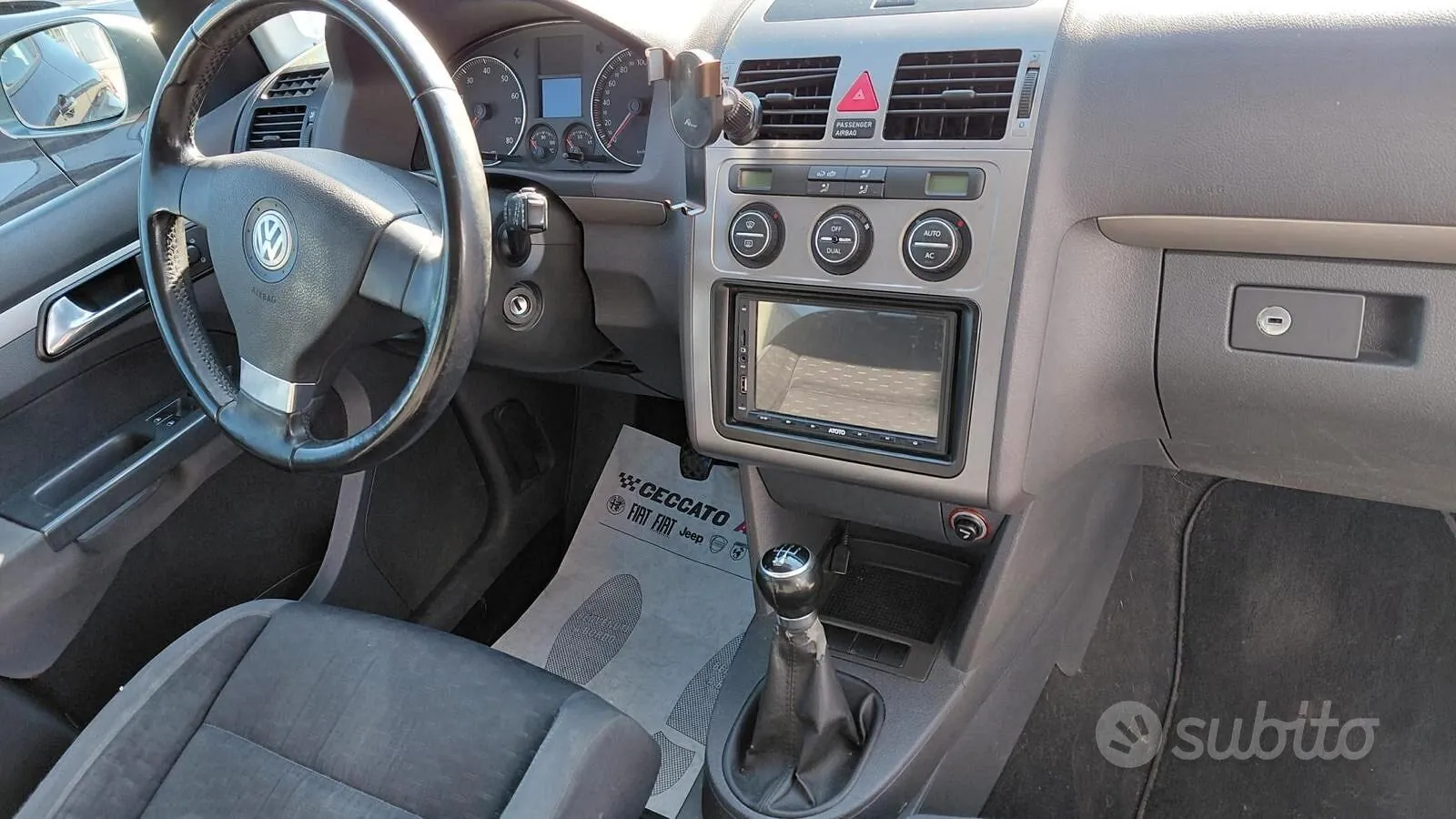 Volkswagen Touran 2008 photo 3