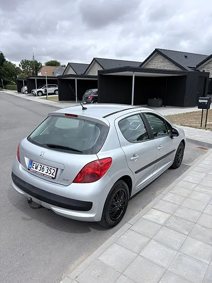 Peugeot 207 2009 photo 3