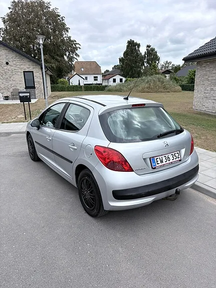 Peugeot 207 2009 photo 4