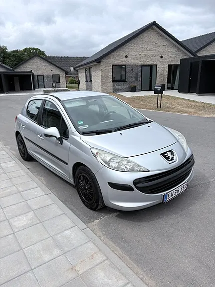 Peugeot 207 2009 photo 2