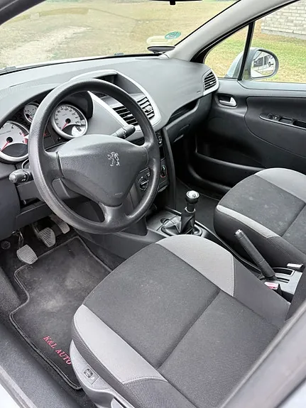 Peugeot 207 2009 photo 5