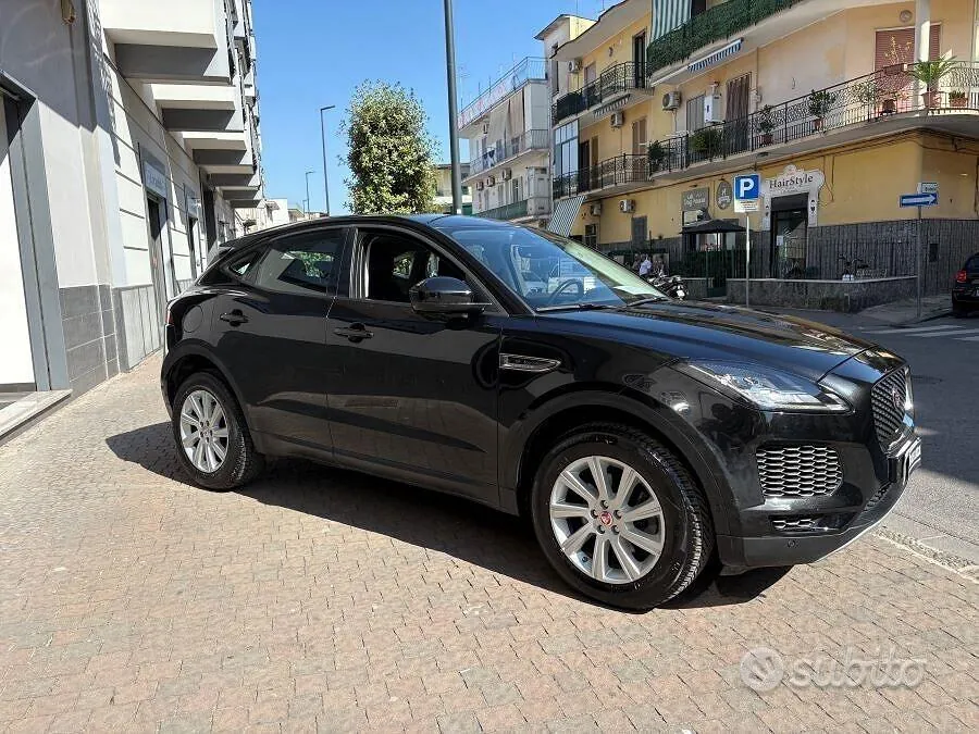 Jaguar E-Pace 2019 photo 2