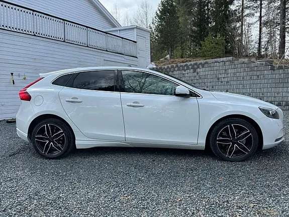 Volvo V40 2013 photo 2