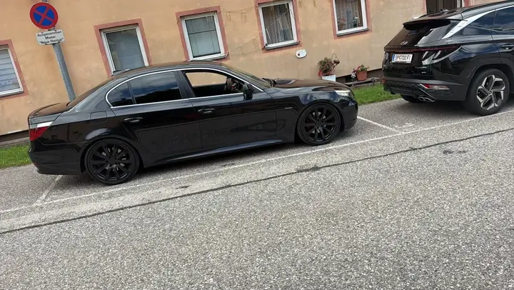 BMW 5 Series 2003 photo 2