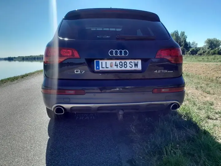 Audi Q7 2007 photo 2