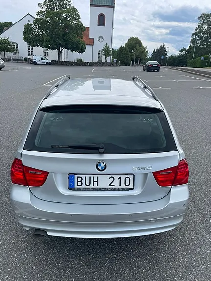 BMW 318D 2009 photo 2