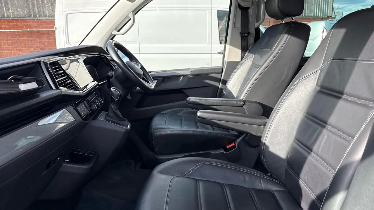 Volkswagen Caravelle 2021 photo 2