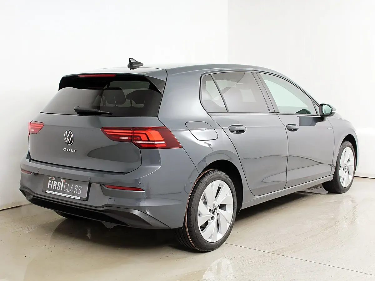 Volkswagen Golf 2026 photo 2