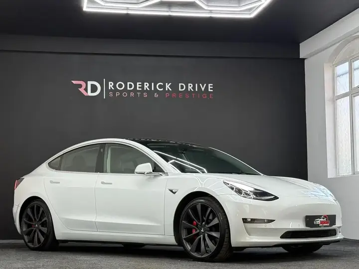 Tesla Model 3 2020 photo 3