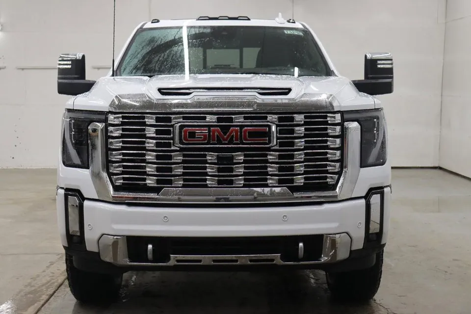 GMC Sierra 2500Hd 2026 photo 3