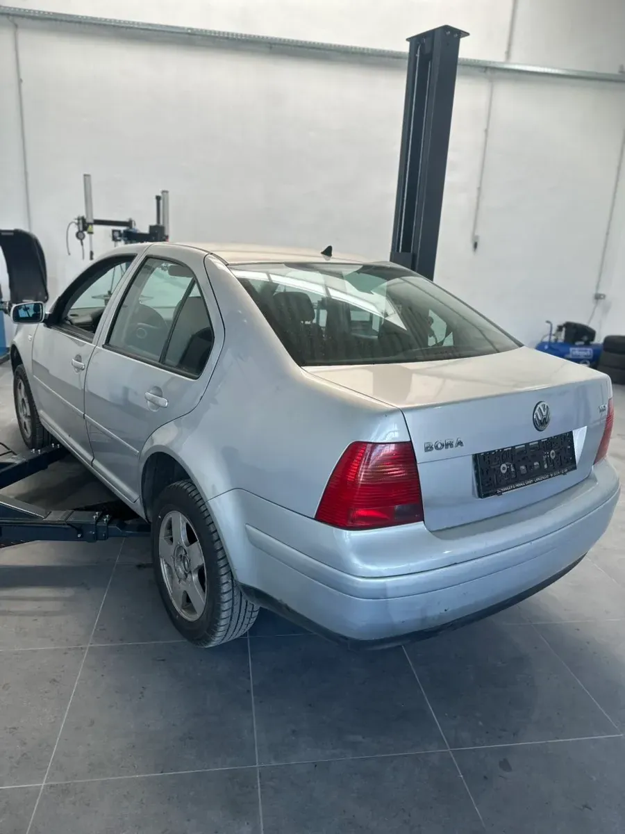 Volkswagen Bora 1999 photo 3