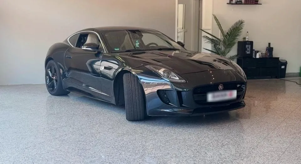 Jaguar F-Type R